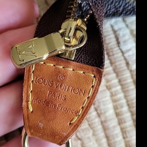 Louis Vuitton Pouch - Picture 3 of 9